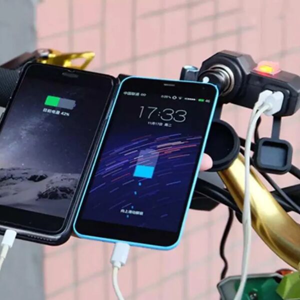 Αδιάβροχος Φορτιστής-Βολτόμετρο με Διπλή Θύρα USB για Μοτοσυκλέτα 12V Κόκκινος Αδιάβροχος Φορτιστής-Βολτόμετρο με Διπλή Θύρα USB για Μοτοσυκλέτα 12V Κόκκινος