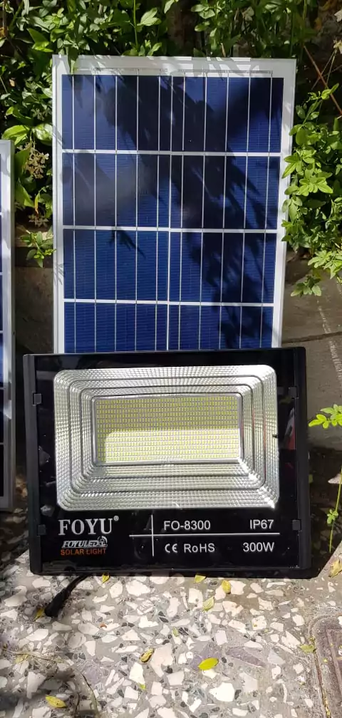 Αλουμινένιος Ηλιακός Προβολέας 600LED 300W IP67 – Μαύρο Αλουμινένιος Ηλιακός Προβολέας 600LED 300W IP67 – Μαύρο