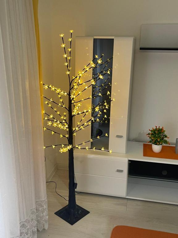 Διακοσμητικό Φωτιζόμενο Δέντρο LED 240 Λουλουδιών - 150cm Διακοσμητικό Φωτιζόμενο Δέντρο LED 240 Λουλουδιών - 150cm