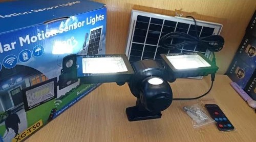 Διπλός Ηλιακός Προβολέας LED 200W με Αισθητήρα Κίνησης & Τηλεχειριστήριο - Περιστρεφόμενος 180° με Ηλιακό Πάνελ Διπλός Ηλιακός Προβολέας LED 200W με Αισθητήρα Κίνησης & Τηλεχειριστήριο - Περιστρεφόμενος 180° με Ηλιακό Πάνελ