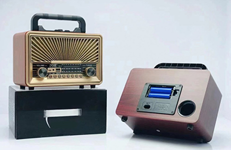 Επαναφορτιζόμενο Φορητό Επιτραπέζιο Vintage Ραδιόφωνο με USB / Bluetooth / AUX / SD Card & Βάση Κινητού Καφέ Επαναφορτιζόμενο Φορητό Επιτραπέζιο Vintage Ραδιόφωνο με USB / Bluetooth / AUX / SD Card & Βάση Κινητού Καφέ