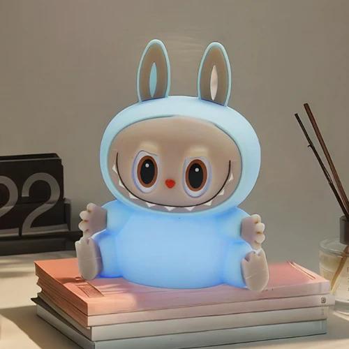Επαναφορτιζόμενο USB Παιδικό Φωτιστικό με LED 7 Χρωμάτων Εμπνευσμένο από τα Τερατάκια Labubu Επαναφορτιζόμενο USB Παιδικό Φωτιστικό με LED 7 Χρωμάτων Εμπνευσμένο από τα Τερατάκια Labubu