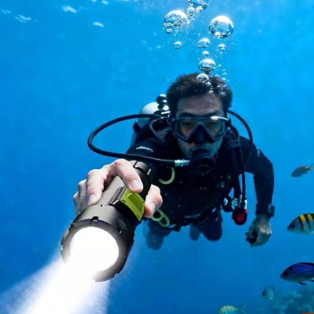 Φακός Κατάδυσης LED 1000 Lumens IPX8 με Μπαταρία Λιθίου Φακός Κατάδυσης LED 1000 Lumens IPX8 με Μπαταρία Λιθίου