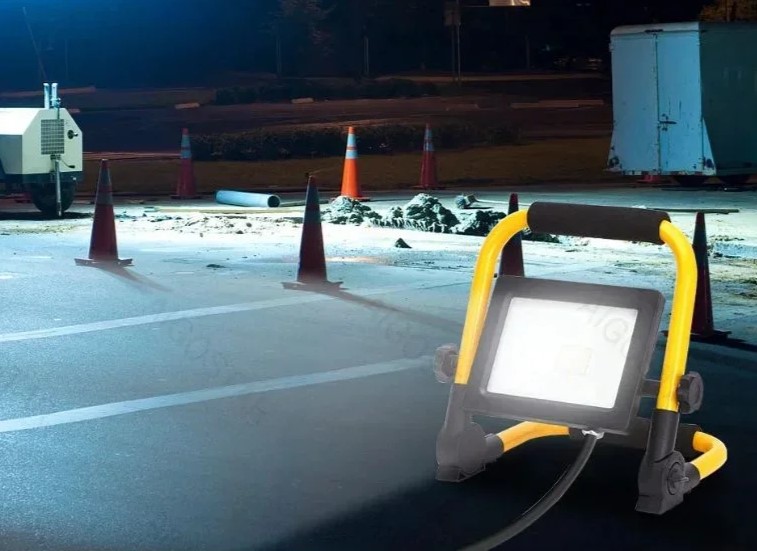 Φορητός LED Προβολέας Εργασίας Ρεύματος - 10 W IP65 - Φωτεινότητα 920lm Ψυχρό Λευκό Φως- Aigostar Φορητός LED Προβολέας Εργασίας Ρεύματος - 10 W IP65 - Φωτεινότητα 920lm Ψυχρό Λευκό Φως- Aigostar