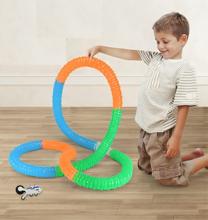 Φωσφοριζέ Εύκαμπτη Πίστα Αγώνων Αυτοκινήτου - Σετ Παιχνιδιού για Ηλικίες από 3 Ετών - Andowl Φωσφοριζέ Εύκαμπτη Πίστα Αγώνων Αυτοκινήτου - Σετ Παιχνιδιού για Ηλικίες από 3 Ετών - Andowl