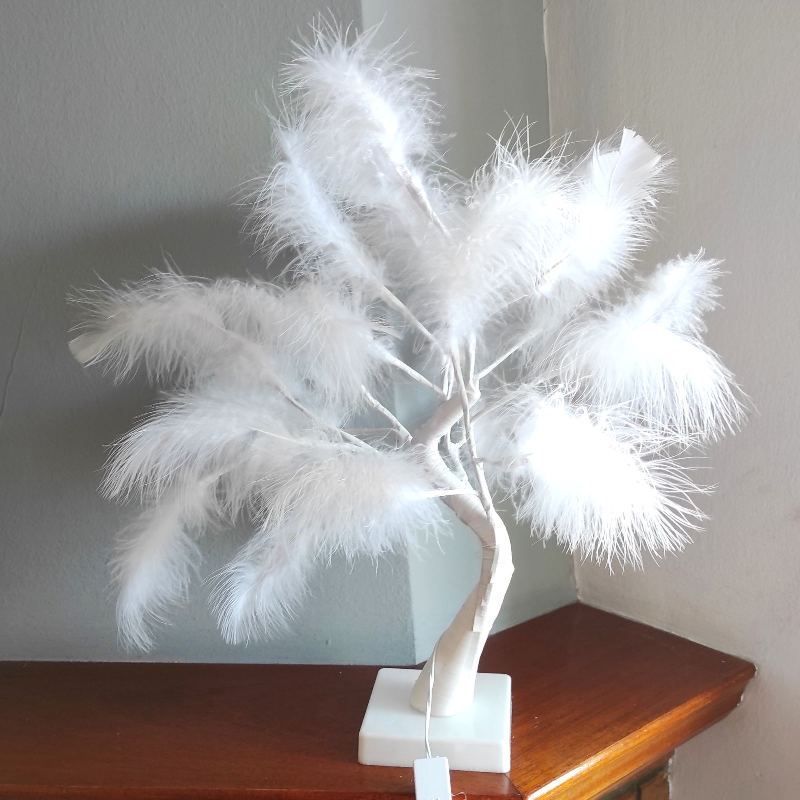 Γιορτινό Διακοσμητικό Δεντράκι με Πούπουλα, Προσαρμοζόμενα Κλαδιά και Θερμό LED Φως Γιορτινό Διακοσμητικό Δεντράκι με Πούπουλα, Προσαρμοζόμενα Κλαδιά και Θερμό LED Φως