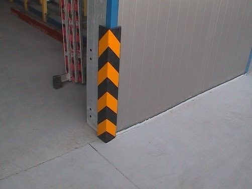 Γωνιά Προστασίας από Ελαστικό Στρογγυλεμένης Ακμής Πάχους 20mm Γωνιά Προστασίας από Ελαστικό Στρογγυλεμένης Ακμής Πάχους 20mm