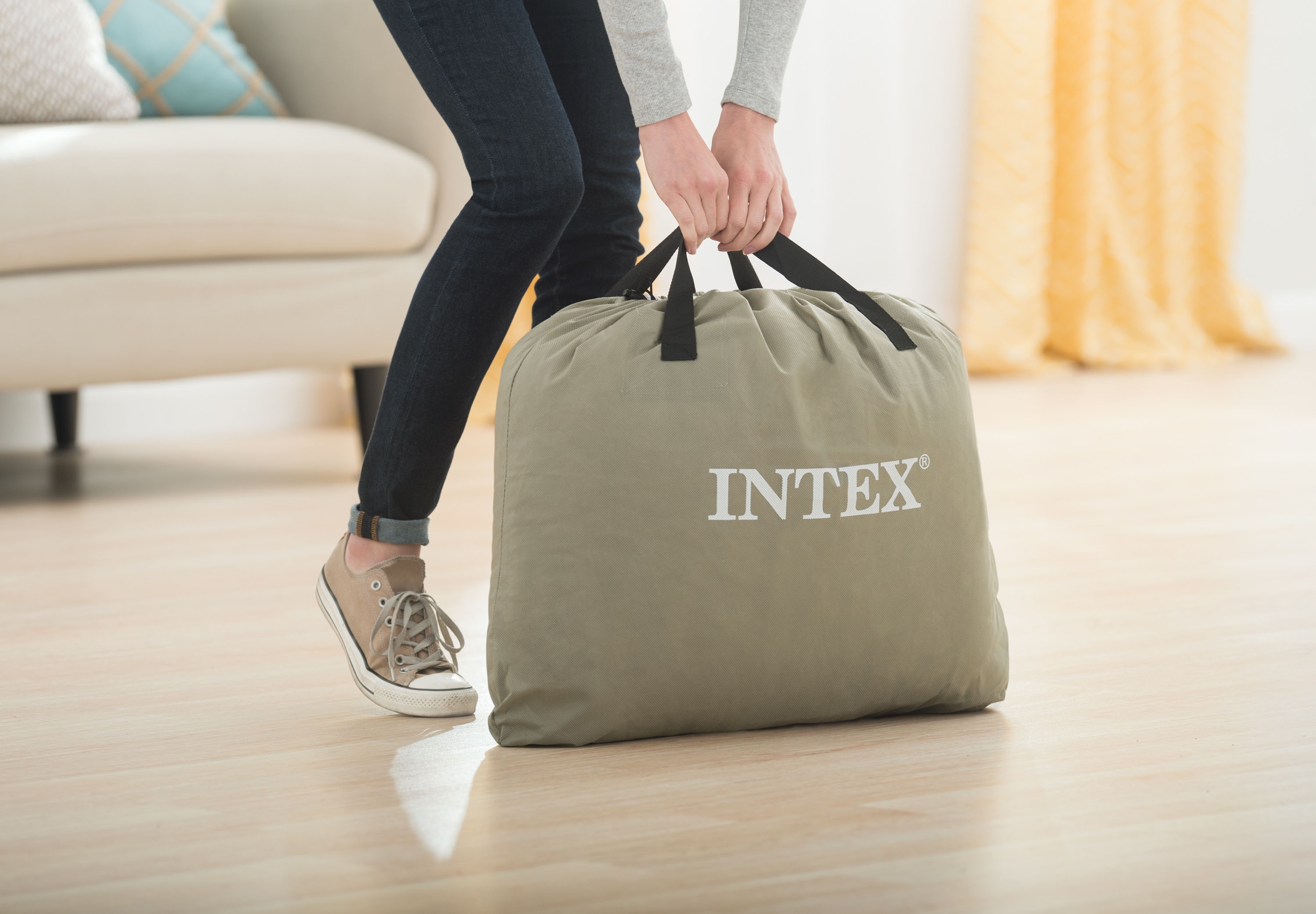 INTEX Φουσκωτό Υπέρδιπλο Βελουτέ Στρώμα Ύπνου με Εσωτερική Αντλία 152x203x46cm INTEX Φουσκωτό Υπέρδιπλο Βελουτέ Στρώμα Ύπνου με Εσωτερική Αντλία 152x203x46cm