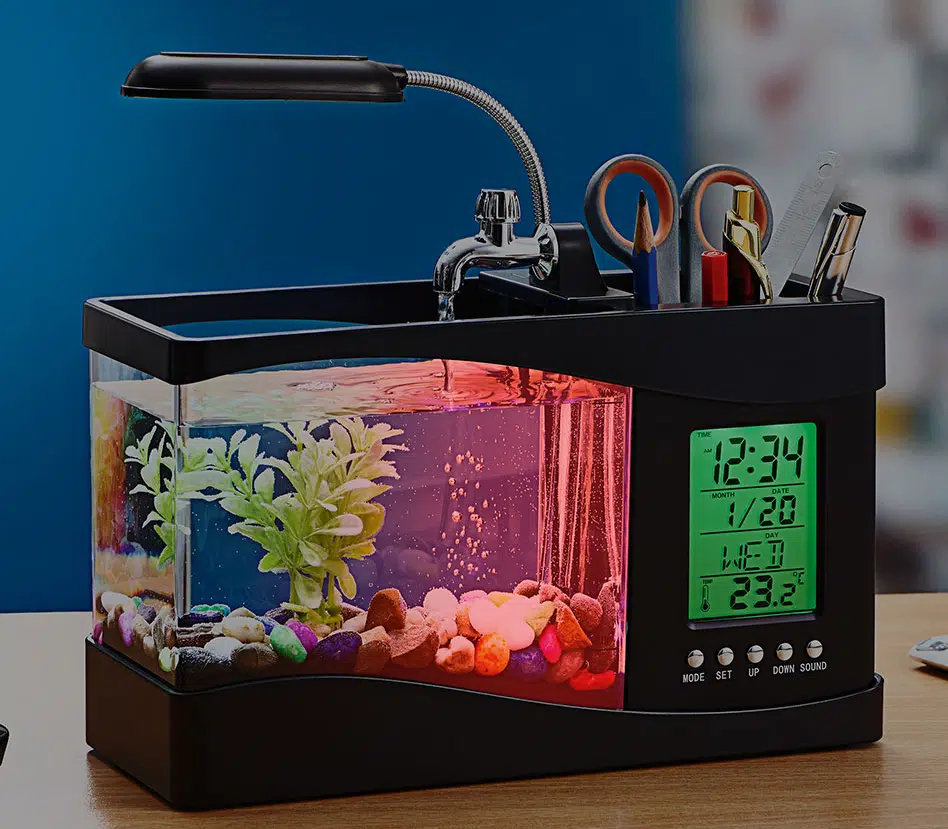 Mini Ενυδρείο - Μολυβοθήκη με Φωτισμό LED, Ηχείο & Οθόνη LCD με Ρολόι, Ημερολόγιο & Ξυπνητήρι USB 2,2Lt Mini Ενυδρείο - Μολυβοθήκη με Φωτισμό LED, Ηχείο & Οθόνη LCD με Ρολόι, Ημερολόγιο & Ξυπνητήρι USB 2,2Lt