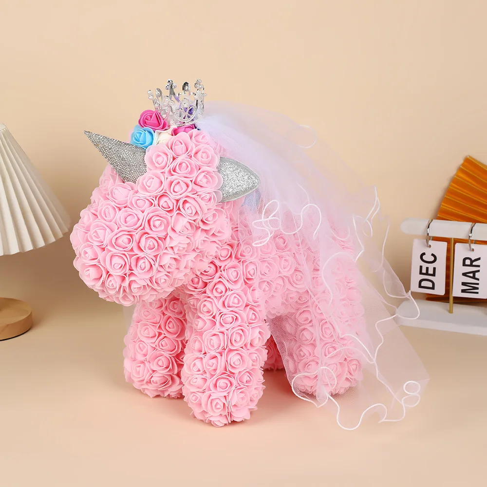 Μονόκερος 25cm από Τεχνητά Τριαντάφυλλα με Πέπλο σε Συσκευασία Δώρου Μονόκερος 25cm από Τεχνητά Τριαντάφυλλα με Πέπλο σε Συσκευασία Δώρου