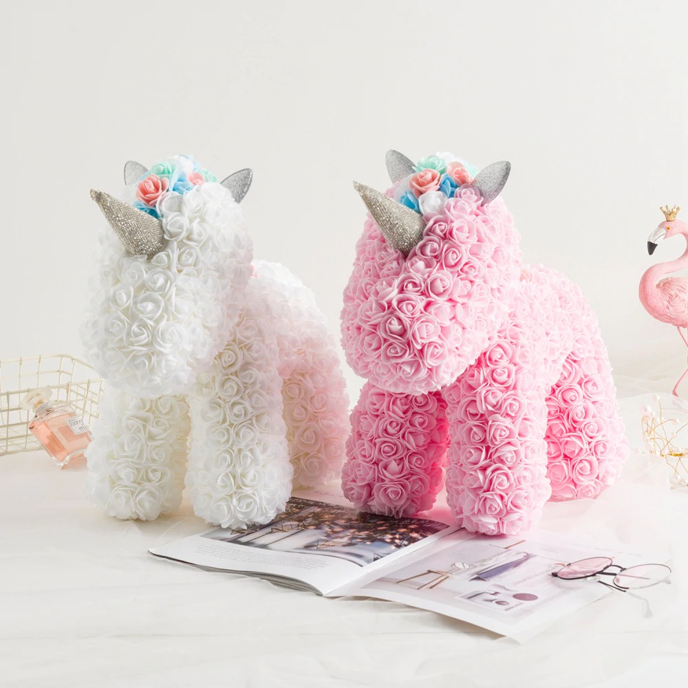 Μονόκερος με Τριανταφυλλάκια σε Συσκευασία Δώρου με Τεχνητά Ροδοπέταλα Μονόκερος με Τριανταφυλλάκια σε Συσκευασία Δώρου με Τεχνητά Ροδοπέταλα