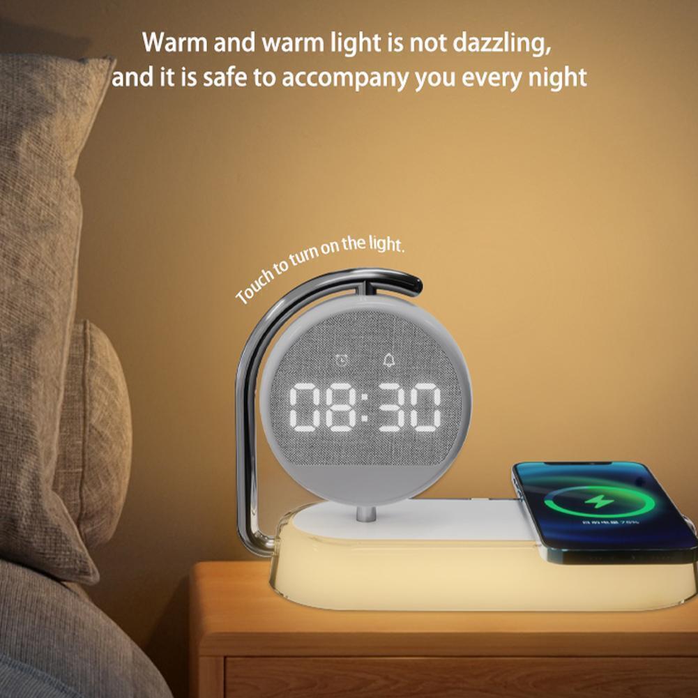Περιστροφικό Επιτραπέζιο LED Ρολόι - Φωτιστικό 360° με Ασύρματο Φορτιστή Ταχείας Φόρτισης 15W & Φωτάκι Νυκτός Περιστροφικό Επιτραπέζιο LED Ρολόι - Φωτιστικό 360° με Ασύρματο Φορτιστή Ταχείας Φόρτισης 15W & Φωτάκι Νυκτός