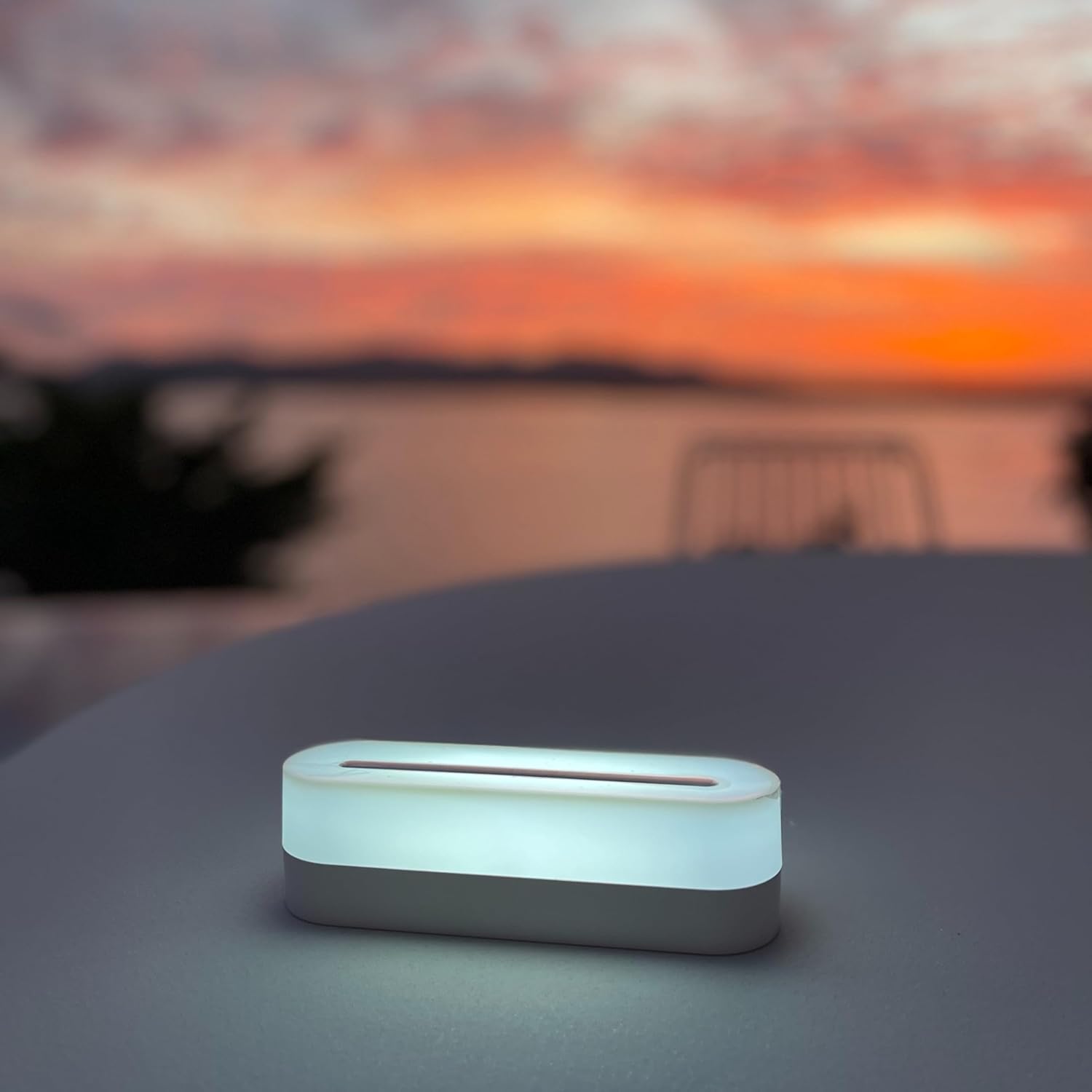 Πολυλειτουργική Βάση Φόρτισης με Αποσπώμενο Μαγνητικό LED και Λειτουργία Απολύμανσης Μικρών Αντικειμένων Πολυλειτουργική Βάση Φόρτισης με Αποσπώμενο Μαγνητικό LED και Λειτουργία Απολύμανσης Μικρών Αντικειμένων