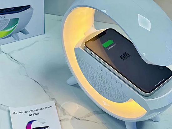 Πολυλειτουργικό Επιτραπέζιο LED Φωτιστικό - Λάμπα - Ραδιόφωνο USB με Ασύρματη Γρήγορη Φόρτιση, Ξυπνητήρι με Φώς Ημέρας & Ηχείο Bluetooth Πολυλειτουργικό Επιτραπέζιο LED Φωτιστικό - Λάμπα - Ραδιόφωνο USB με Ασύρματη Γρήγορη Φόρτιση, Ξυπνητήρι με Φώς Ημέρας & Ηχείο Bluetooth