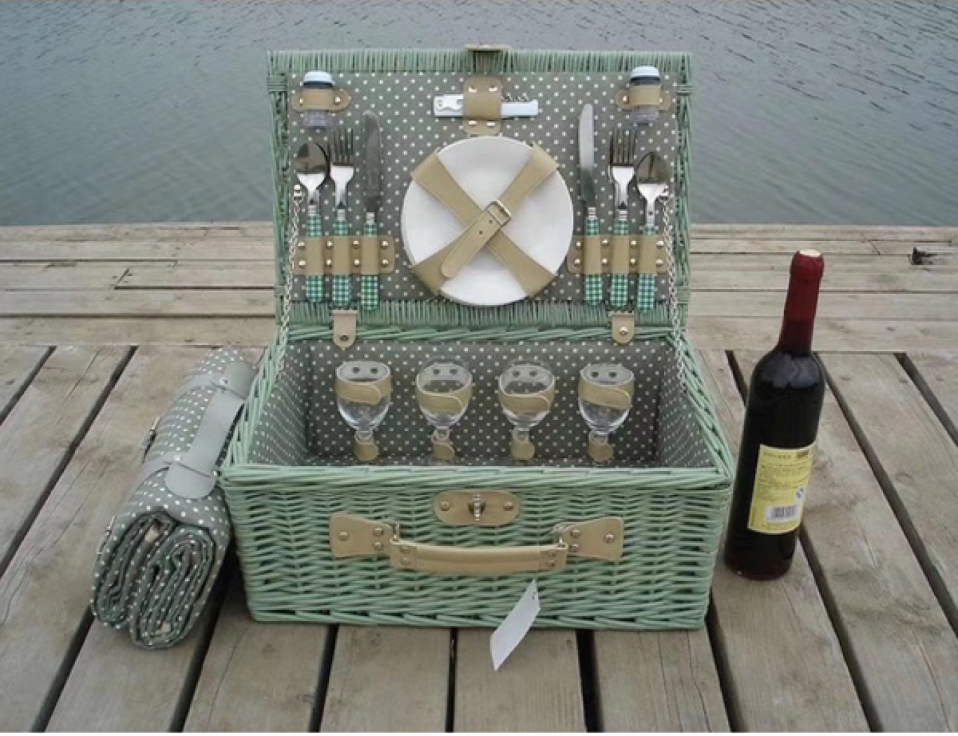 Ολοκληρωμένο Σετ Πικ Νικ για 4 Άτομα με Ψάθινο Kαλάθι - Βαλιτσάκι με Yφασμάτινη Eπένδυση - 46x31x20εκ Ολοκληρωμένο Σετ Πικ Νικ για 4 Άτομα με Ψάθινο Kαλάθι - Βαλιτσάκι με Yφασμάτινη Eπένδυση - 46x31x20εκ