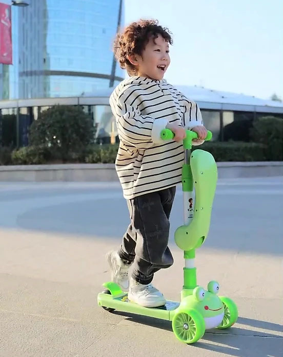 Πρωτοποριακό Παιδικό Πατίνι 2 σε 1 με Αναδιπλούμενο Κάθισμα, Φωτιζόμενους Τροχούς & Φρένο - LED Kick&Foot Scooter Πρωτοποριακό Παιδικό Πατίνι 2 σε 1 με Αναδιπλούμενο Κάθισμα, Φωτιζόμενους Τροχούς & Φρένο - LED Kick&Foot Scooter