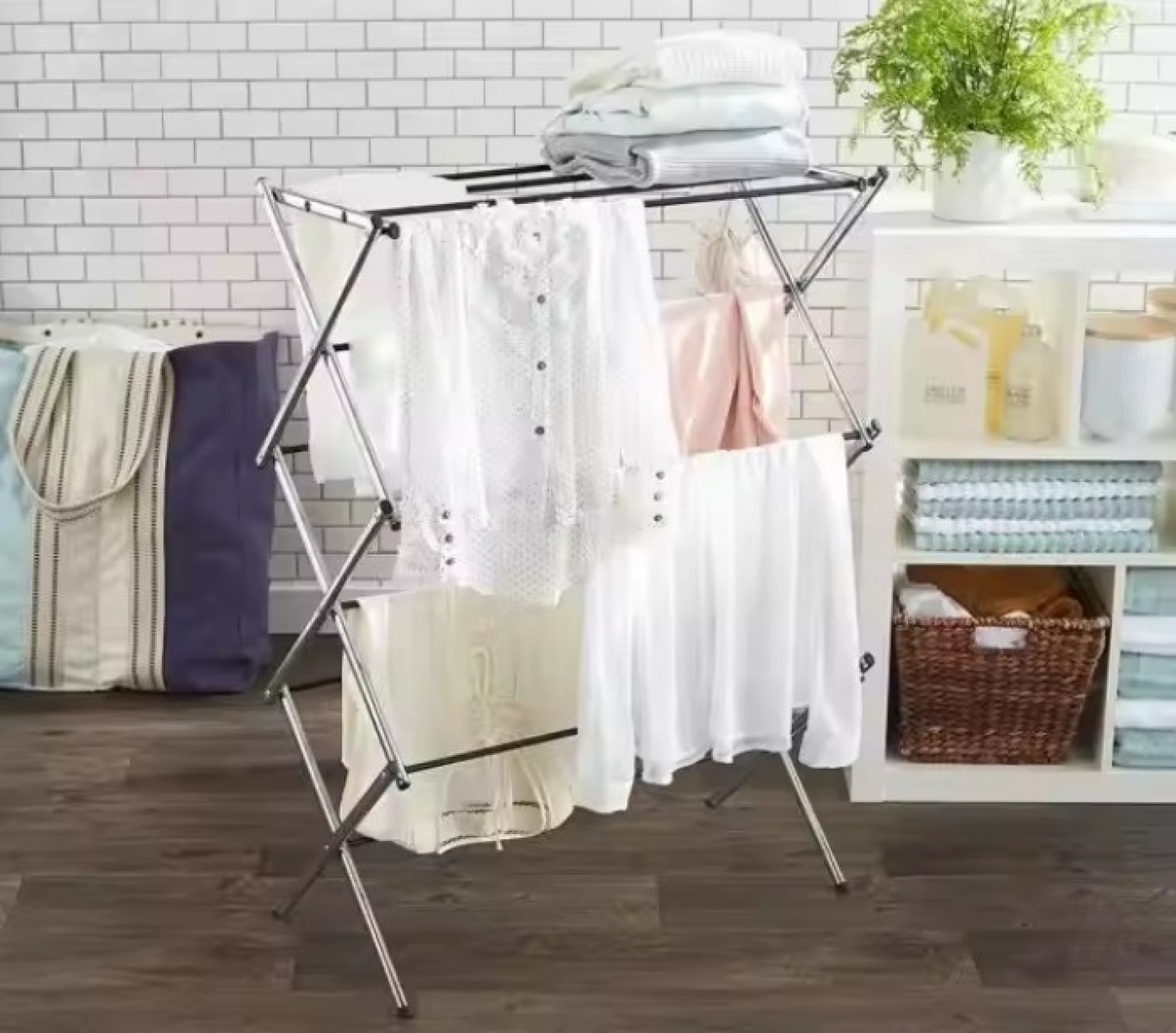 Πτυσσόμενη Μεταλλική Απλώστρα Δαπέδου 106x73x38cm Πτυσσόμενη Μεταλλική Απλώστρα Δαπέδου 106x73x38cm