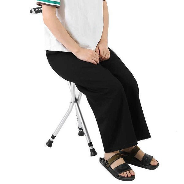 Πτυσσόμενο Φορητό Κάθισμα - Μπαστούνι με Φακό LED Πτυσσόμενο Φορητό Κάθισμα - Μπαστούνι με Φακό LED