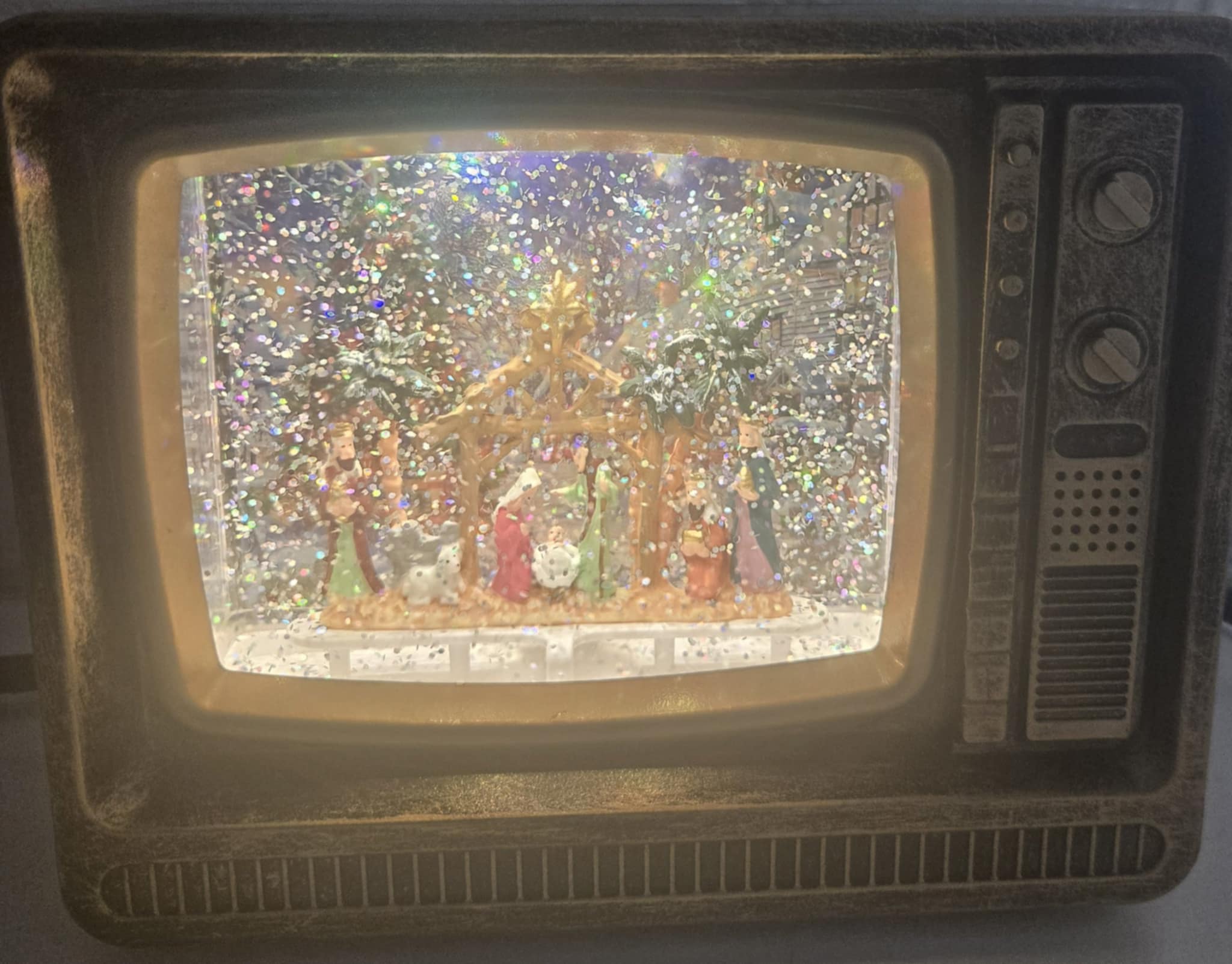 Retro Χριστουγεννιάτικη Διακοσμητική Τηλεόραση με Φωτισμό , Μουσική και Glitter-Eφέ Χιονιού Home Theory Retro Χριστουγεννιάτικη Διακοσμητική Τηλεόραση με Φωτισμό , Μουσική και Glitter-Eφέ Χιονιού Home Theory