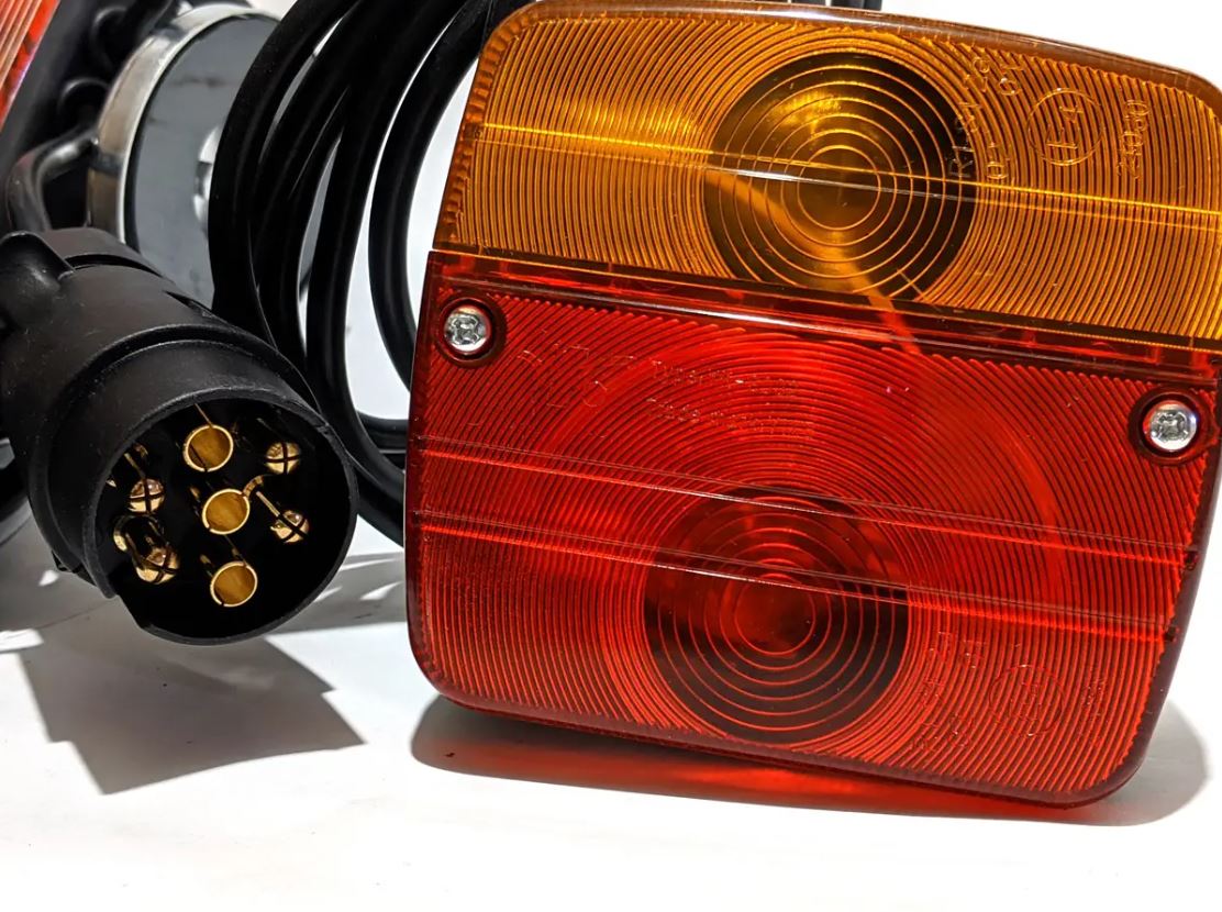 Σετ μαγνητικά φανάρια φλας/στοπ 12V για τρέιλερ IP65 2τμχ με καλώδιο 2.5+7m Σετ μαγνητικά φανάρια φλας/στοπ 12V για τρέιλερ IP65 2τμχ με καλώδιο 2.5+7m