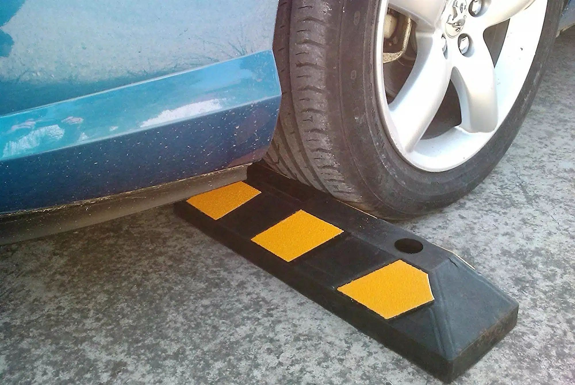 Στοπ Τροχών Αυτοκινήτων με Ανακλαστήρες για Δρόμο και Παρκινγκ 55 x 15 x 10cm Στοπ Τροχών Αυτοκινήτων με Ανακλαστήρες για Δρόμο και Παρκινγκ 55 x 15 x 10cm