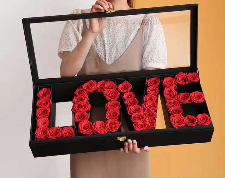Βαλιτσάκι Δώρου με Κόκκινα Τεχνητά Τριαντάφυλλα - LOVE Portable Gift Box - 65,5x27cm Βαλιτσάκι Δώρου με Κόκκινα Τεχνητά Τριαντάφυλλα - LOVE Portable Gift Box - 65,5x27cm