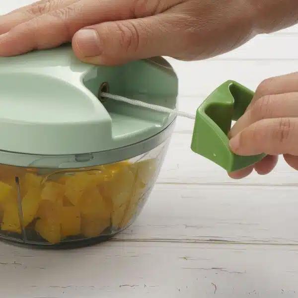 Χειροκίνητος Πολυκόπτης με Λεπίδες από Ανοξείδωτο Ατσάλι και Δοχείο 650ml της Hoomei Χειροκίνητος Πολυκόπτης με Λεπίδες από Ανοξείδωτο Ατσάλι και Δοχείο 650ml της Hoomei