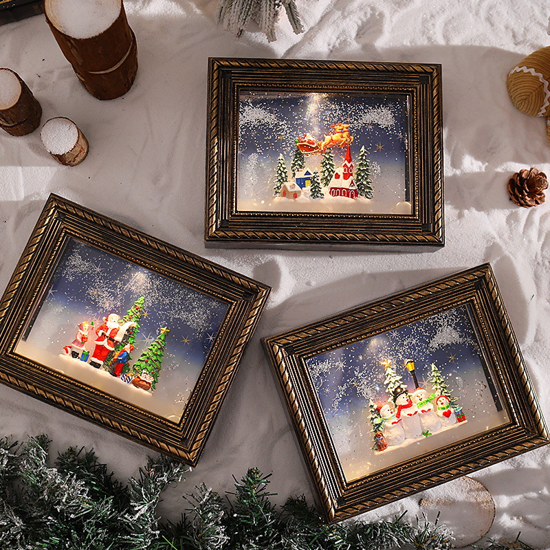 Χριστουγεννιάτικη Διακοσμητική Μουσική Κορνίζα Φωτιζόμενη με Εφέ Χιονιού 24.5 x 5 x 19.5cm Χριστουγεννιάτικη Διακοσμητική Μουσική Κορνίζα Φωτιζόμενη με Εφέ Χιονιού 24.5 x 5 x 19.5cm