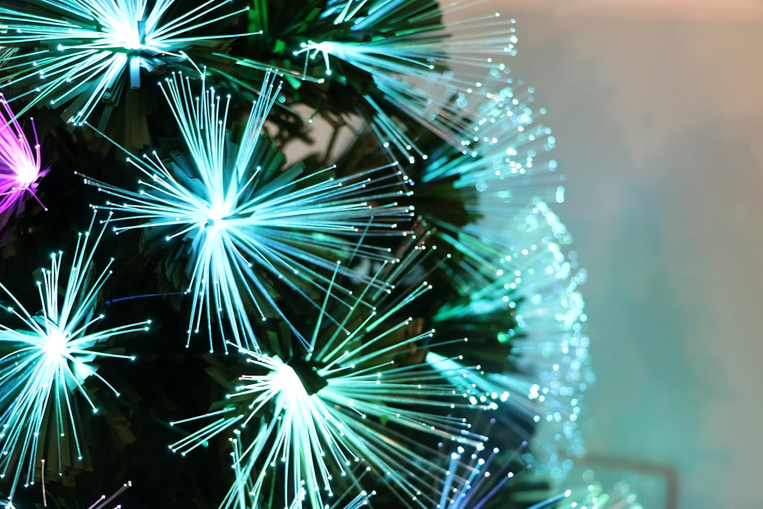 Χριστουγεννιάτικο Δέντρο Οπτικής Ίνας 180cm με Πολύχρωμο Φωτισμό & Μεταλλική Βάση Χριστουγεννιάτικο Δέντρο Οπτικής Ίνας 180cm με Πολύχρωμο Φωτισμό & Μεταλλική Βάση