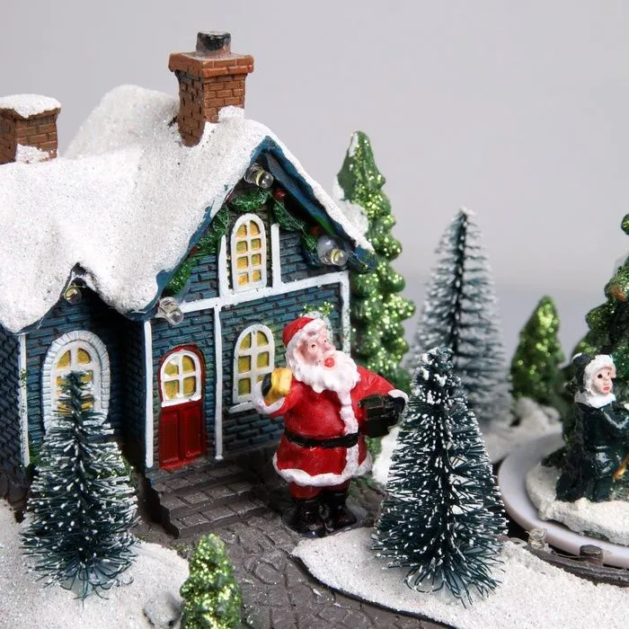 Χριστουγεννιάτικο Φωτιζόμενο Χιονισμένο Χωριό με Άγιο Βασίλη, Δέντρο με Κίνηση και Μουσική Χριστουγεννιάτικο Φωτιζόμενο Χιονισμένο Χωριό με Άγιο Βασίλη, Δέντρο με Κίνηση και Μουσική